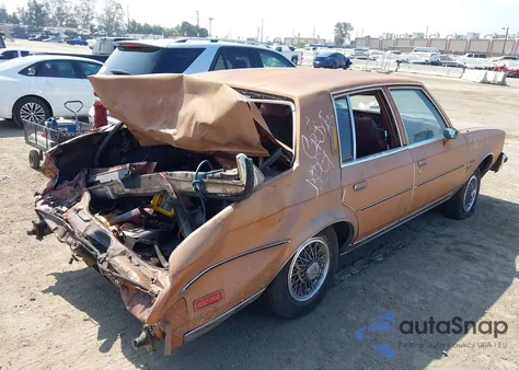 1982 Oldsmobile Cutlass Supreme Brougham z USA, uszkodzony, nr VIN 1G3AM69A7CM547299